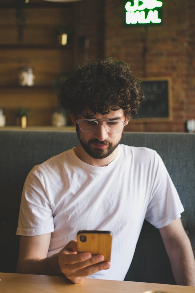 Navigating Freelancing in Niche Markets: The Key to Standing Out in a Crowded Gig Economy